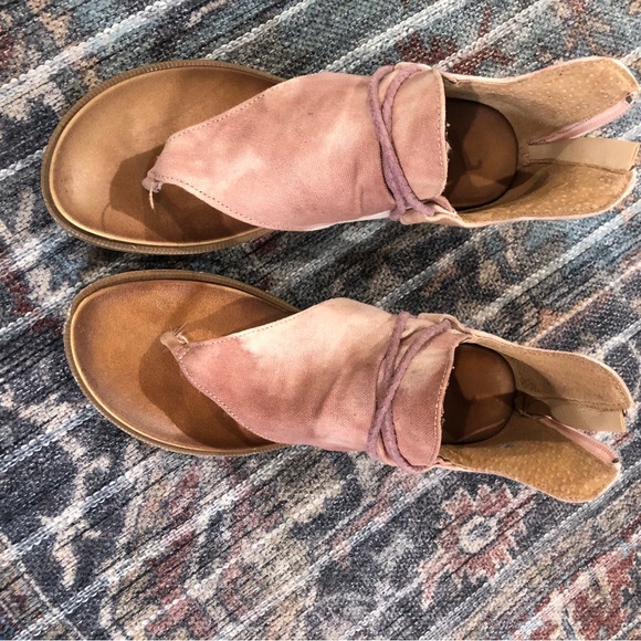 Very G dusty rose sandals. - Picture 2 of 5